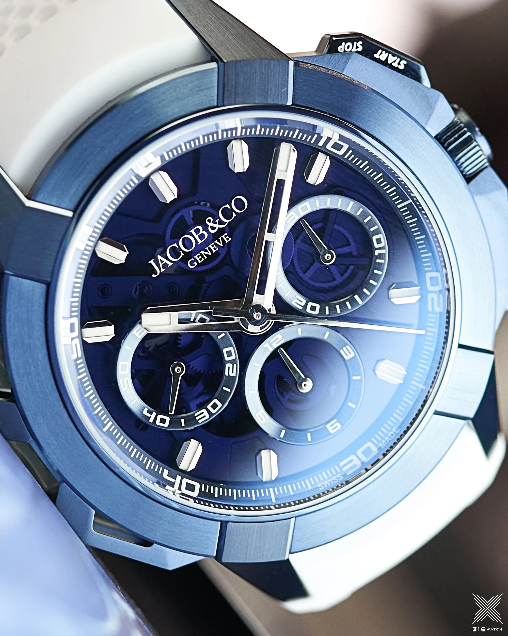 Jacob&Со Epic X Chrono 44 mm Tri-Compax Blue Titanium EC440.22.AA.AA.ABRUA