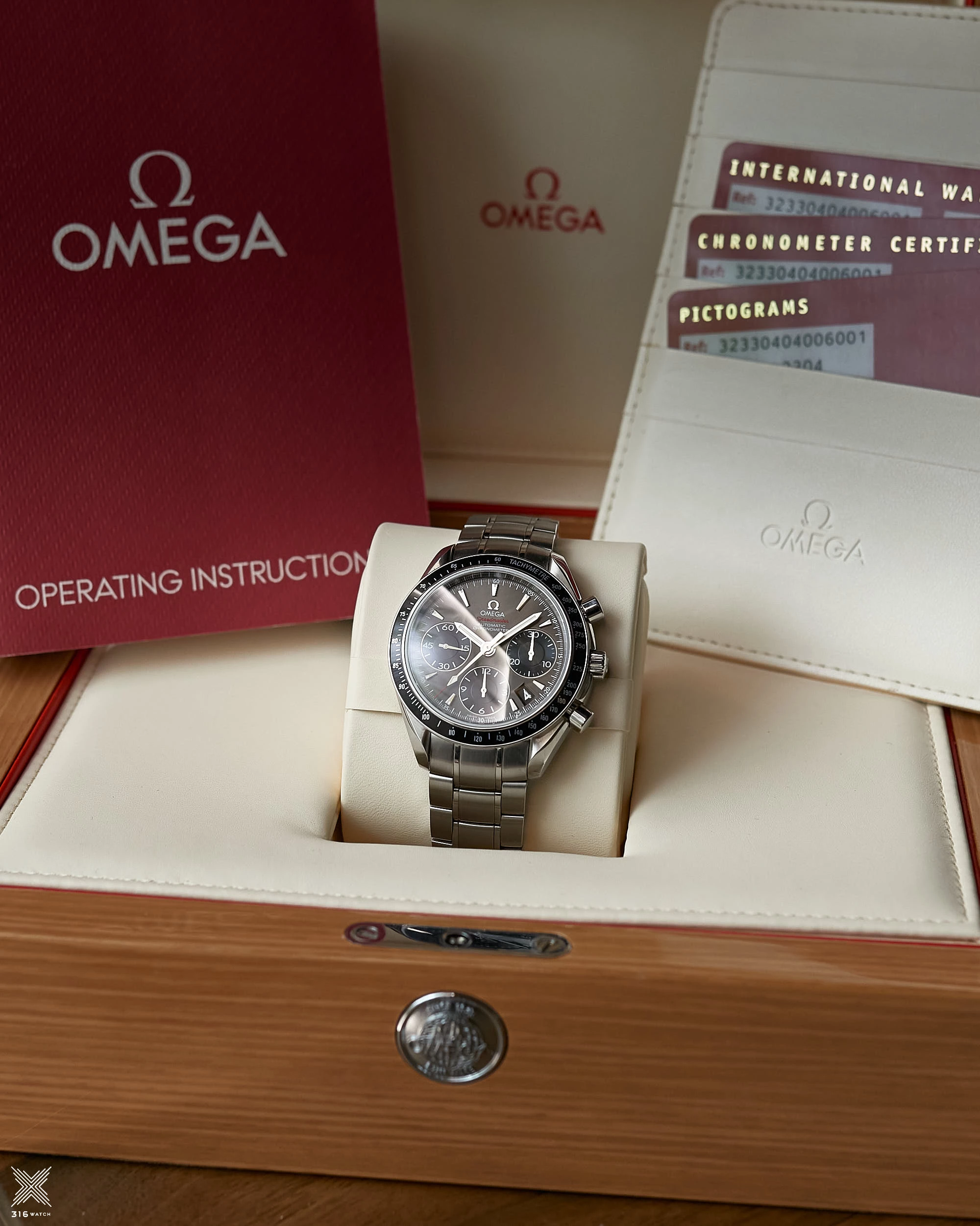 Omega Speedmaster Date 323.30.40.40.06.001