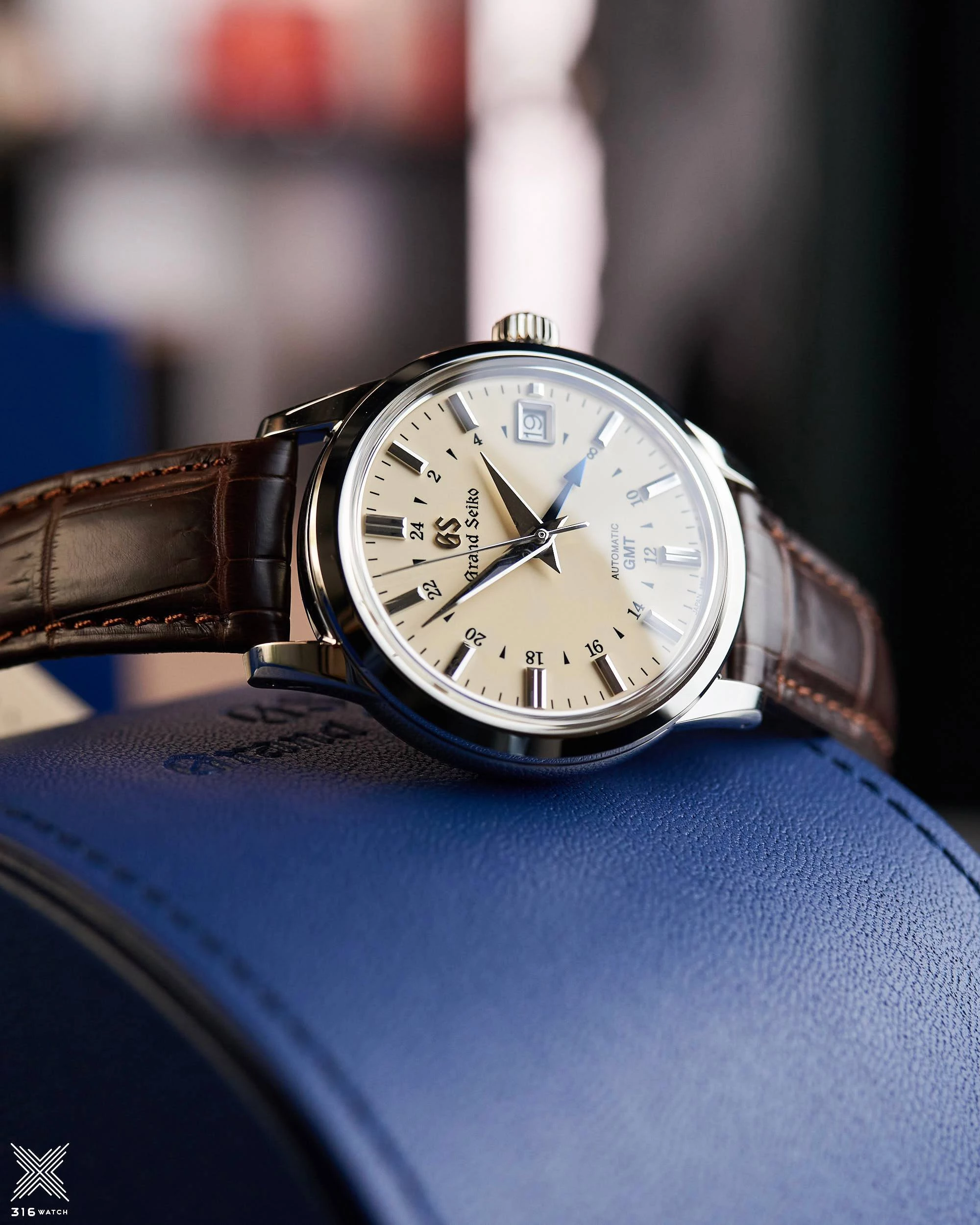 Grand Seiko SBGM221G